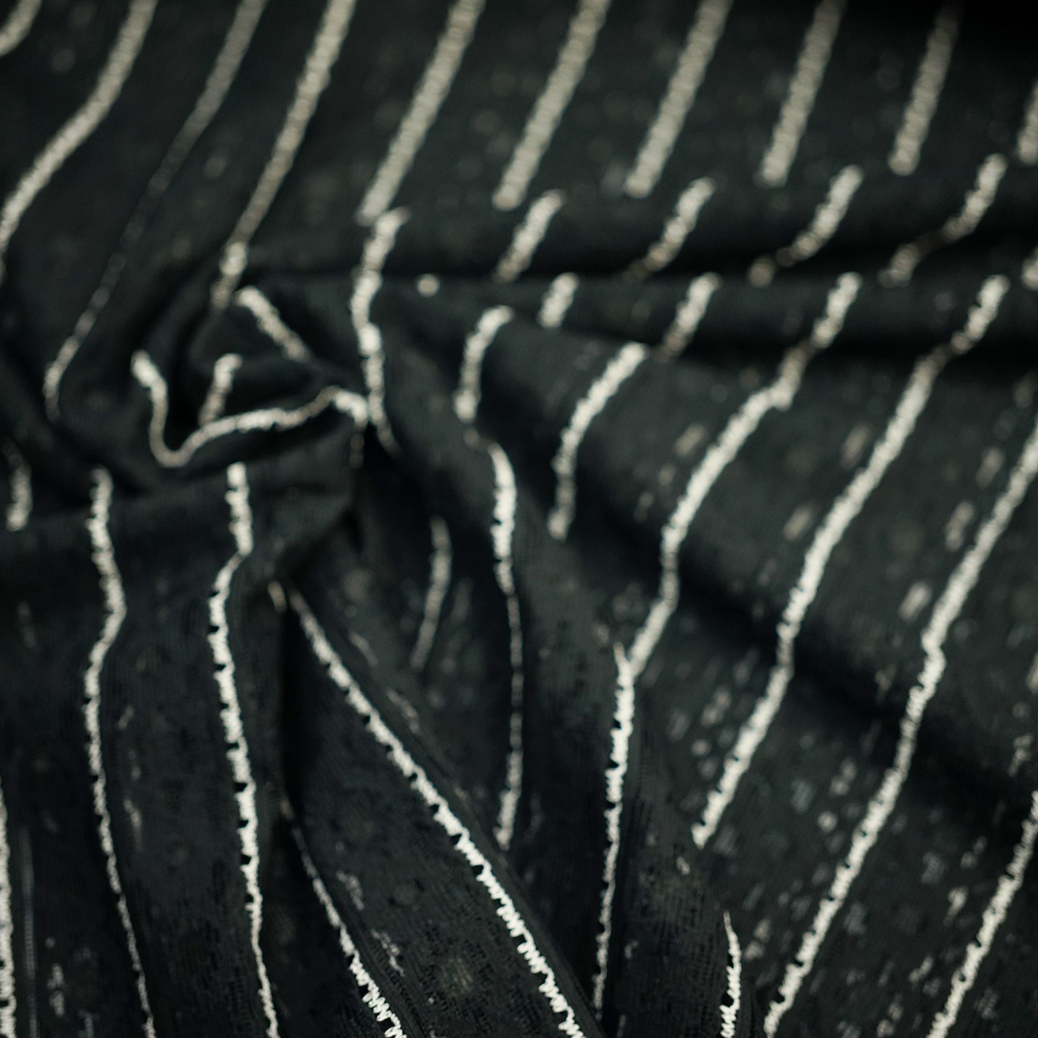 Dantela elastica negru cu dungi alb lat 100 cm