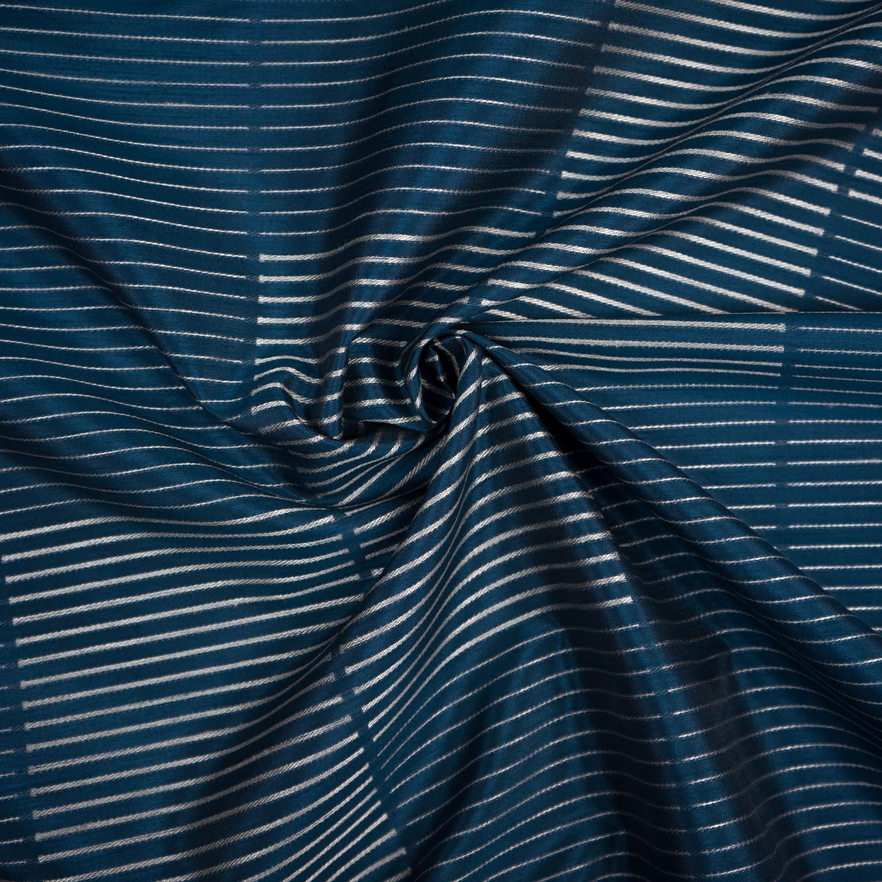 Draperie albastru inchis cu dungi inaltime 145 cm