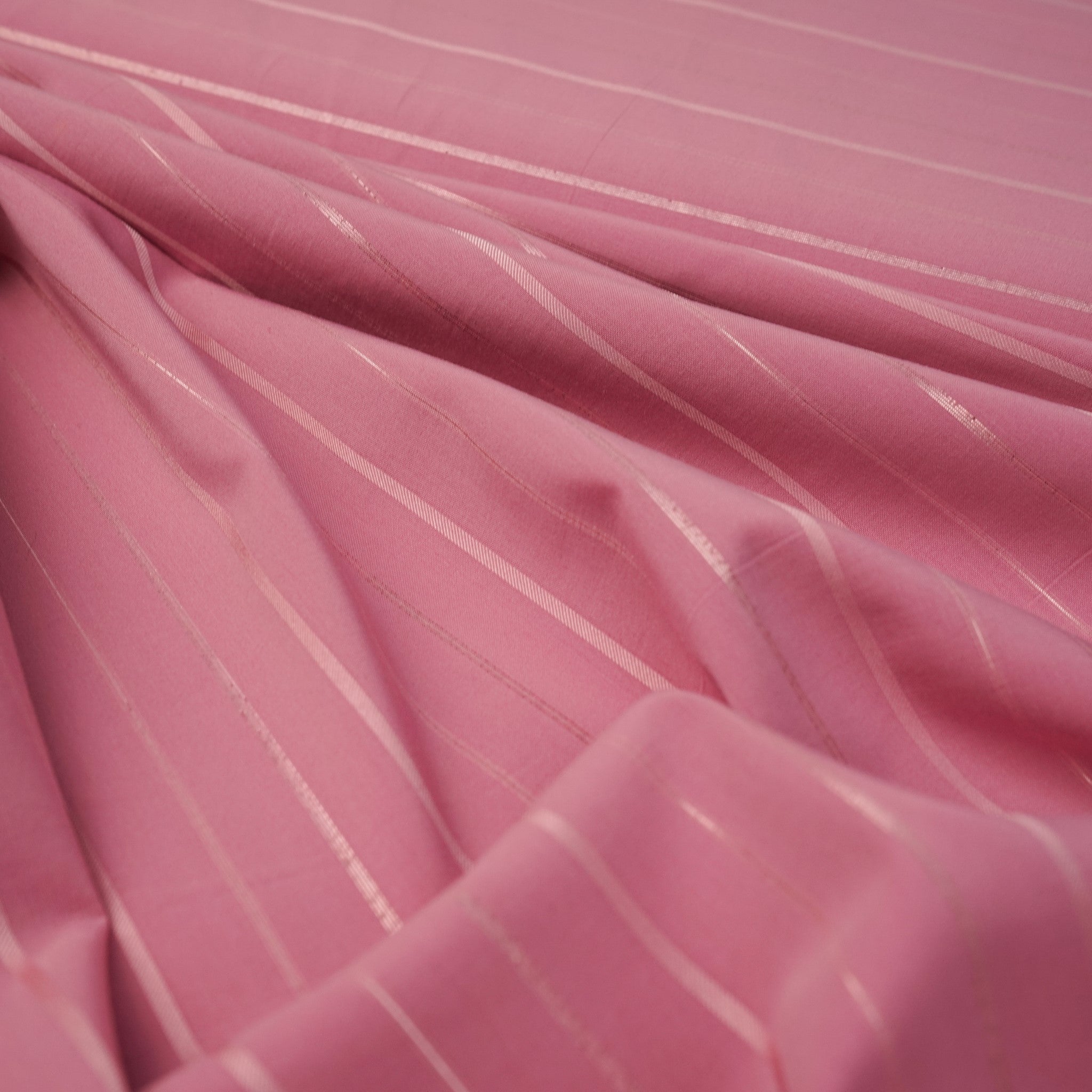 Tesatura sintetica roz cu dungi 150cm