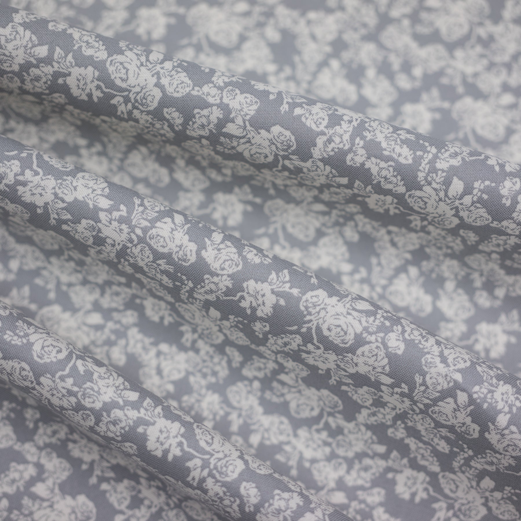 Bumbac fix gri cu imprimeu floral alb latime 150 cm, 100% bumbac