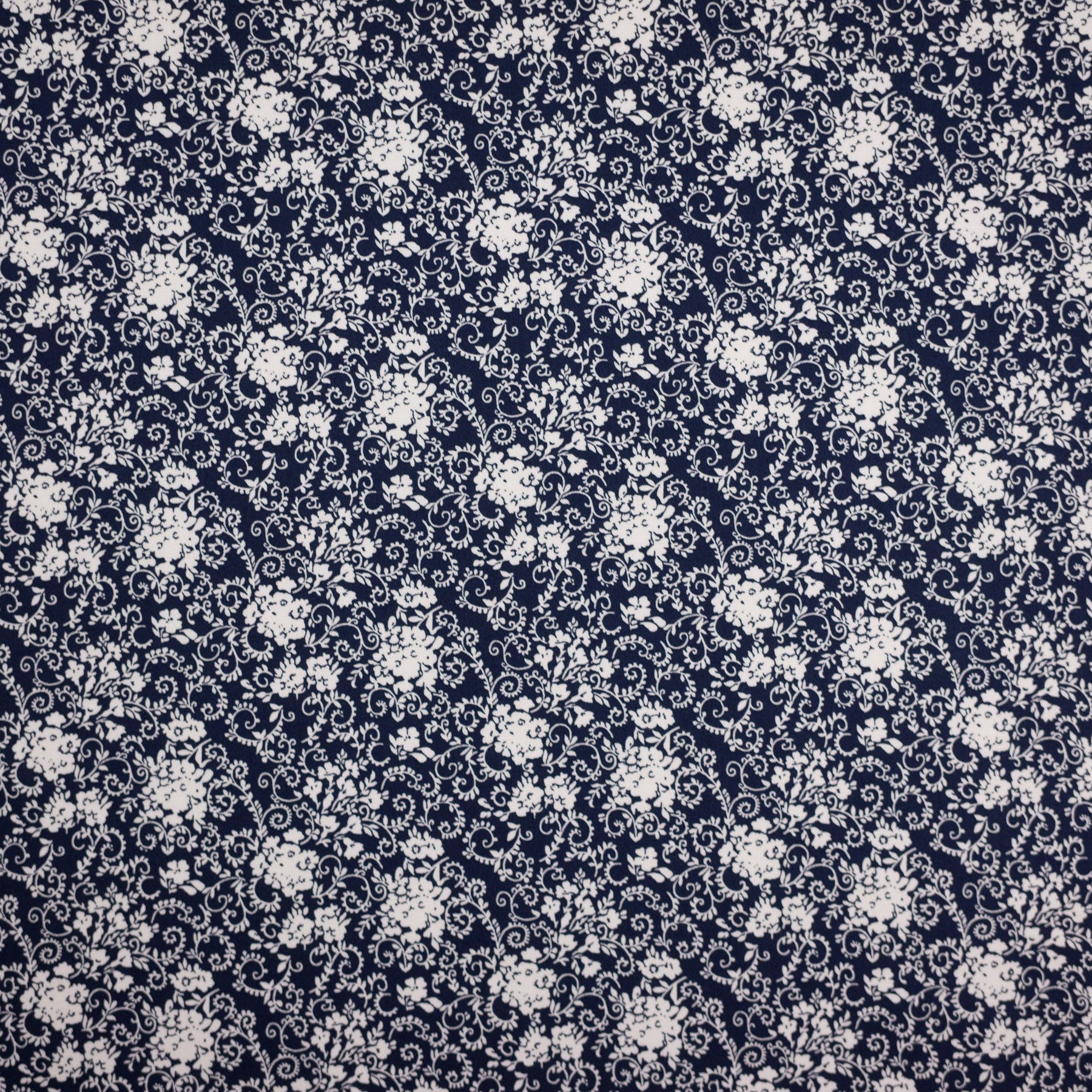 Bumbac fix bleumarin cu imprimeu floral ivoar  latime 150 cm, 100% bumbac