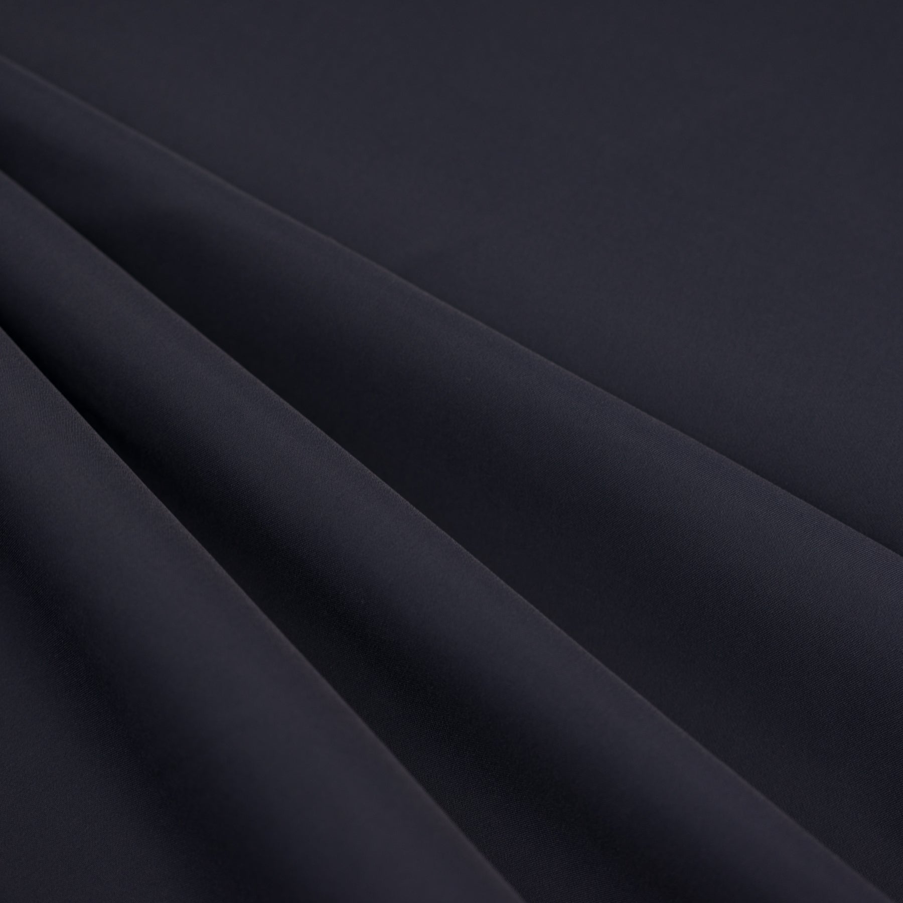 Stofa elastica culoare albastru inchis 100% polyester latime 140 cm