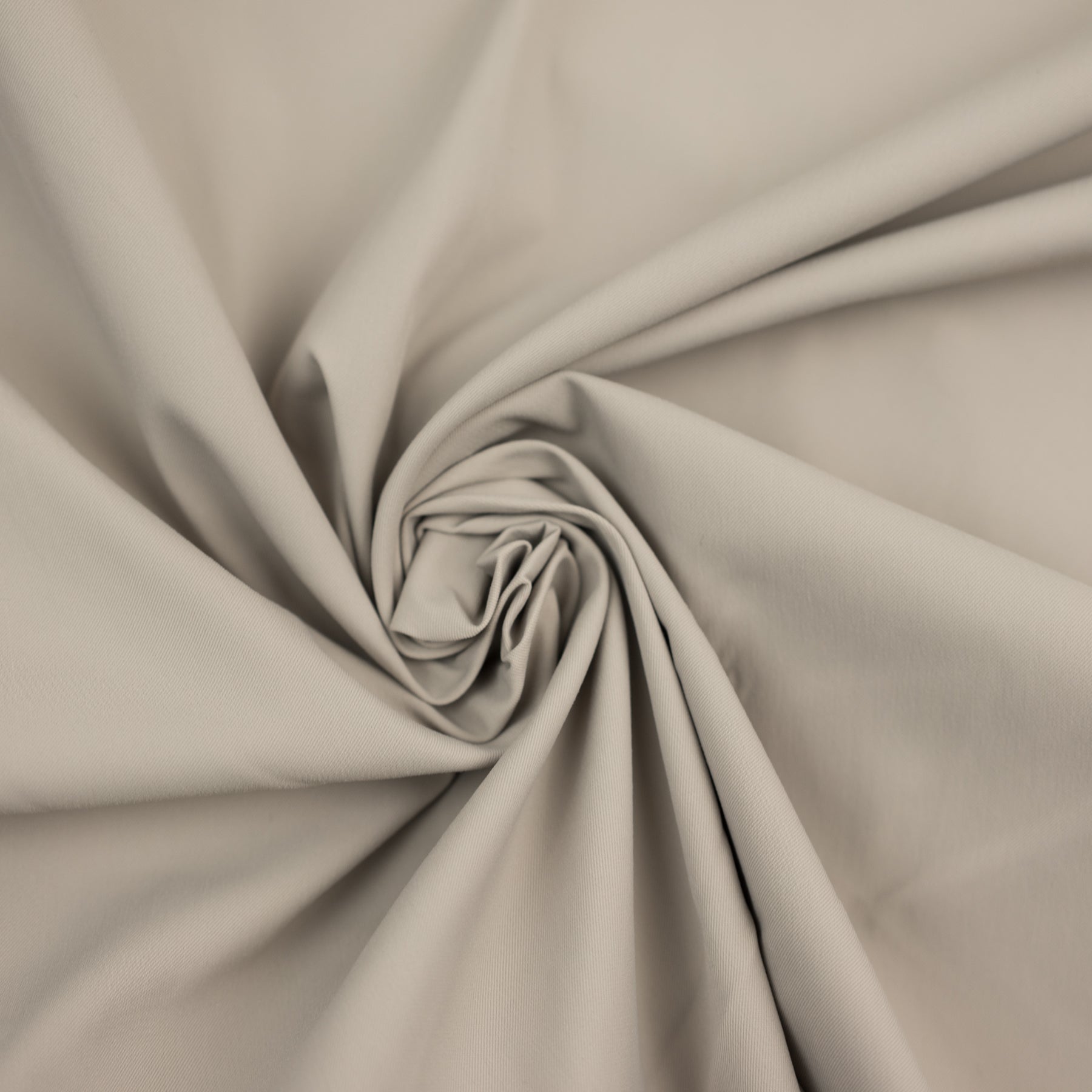 Stofa subtire elastica 100% polyester culoare bej/gri latime 140 cm