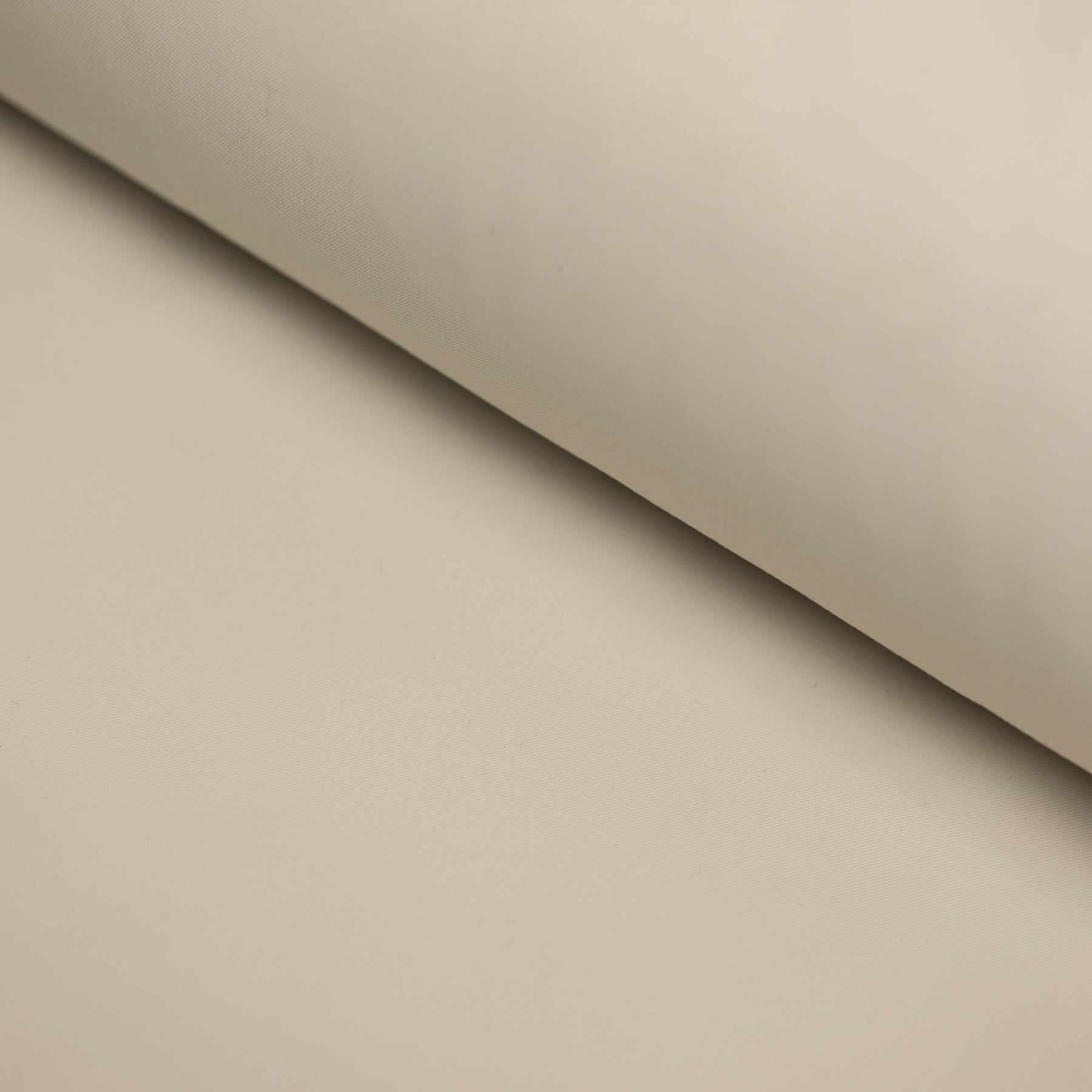 Stofa subtire elastica 100% polyester culoare bej deschis latime 145 cm