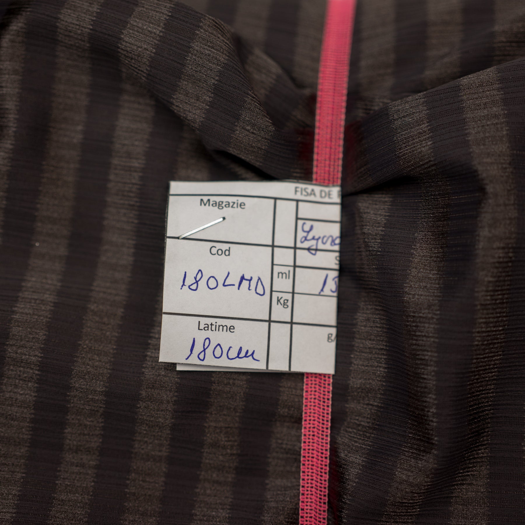 Lycra maro inchis cu dungi sidefate maro deschis 180 cm latime