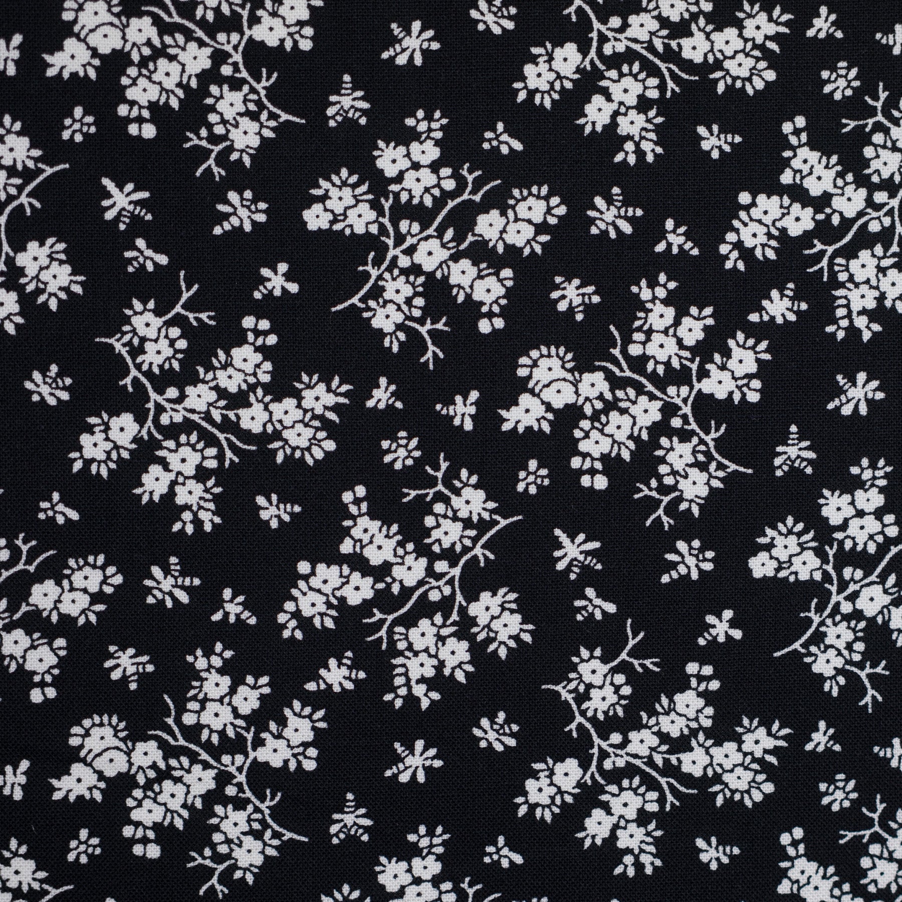 Bumbac fix negru cu imprimeu floral alb latime 150 cm, 100% bumbac