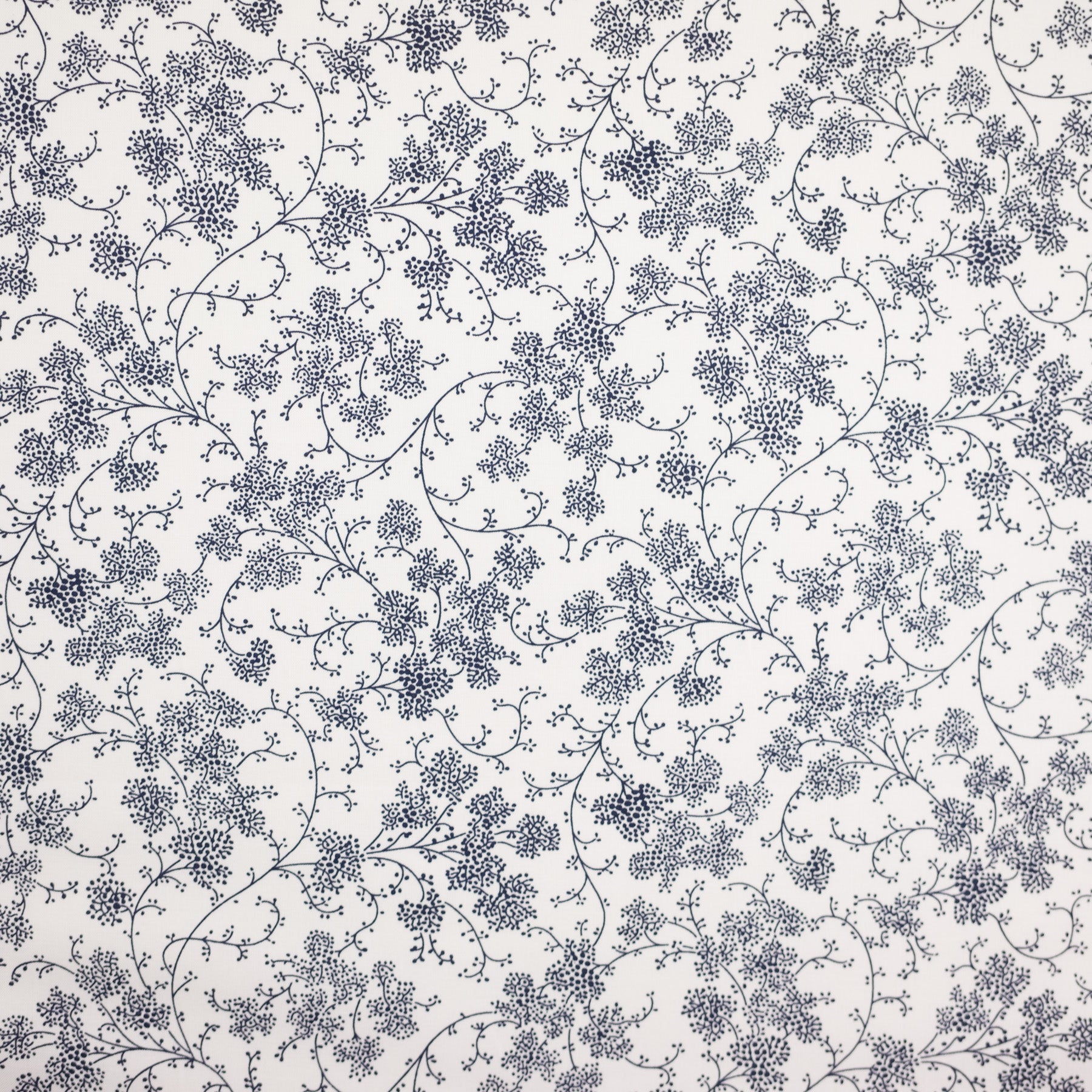 Bumbac fix ivoar cu imprimeu floral bleumarin latime 150 cm, 100% bumbac