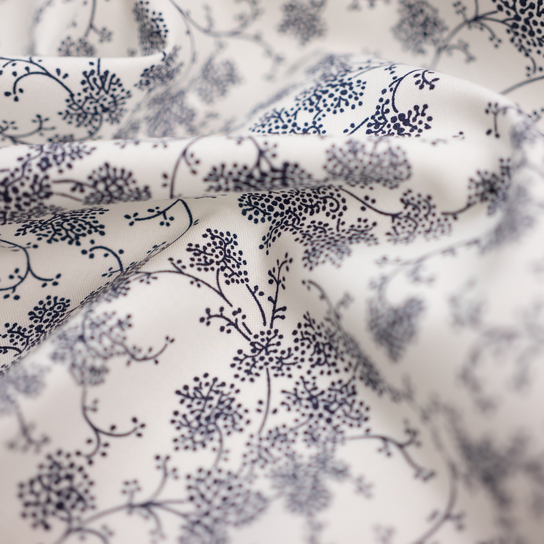 Bumbac fix ivoar cu imprimeu floral bleumarin latime 150 cm, 100% bumbac