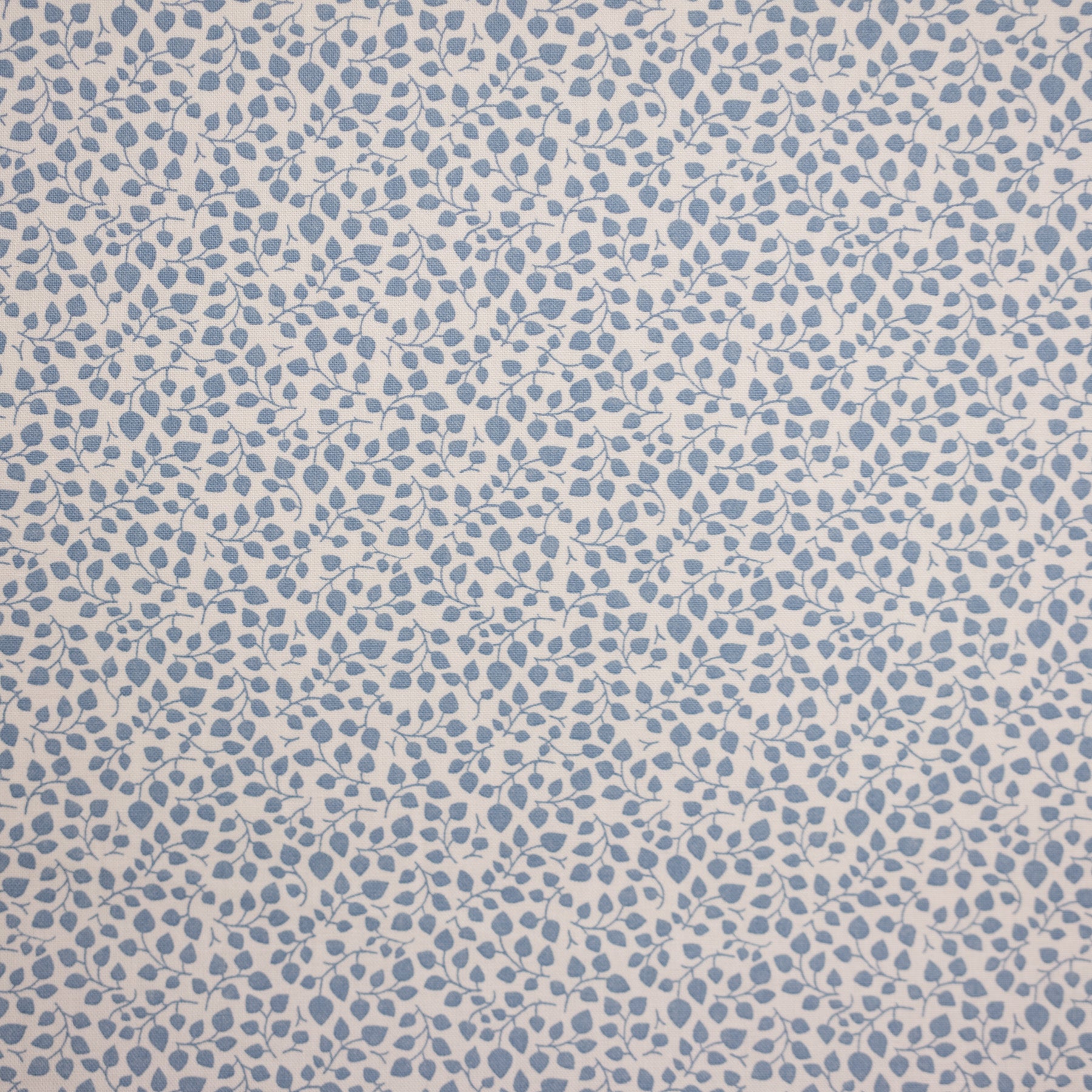 Bumbac fix ivoar cu imprimeu floral albastru latime 150 cm, 100% bumbac