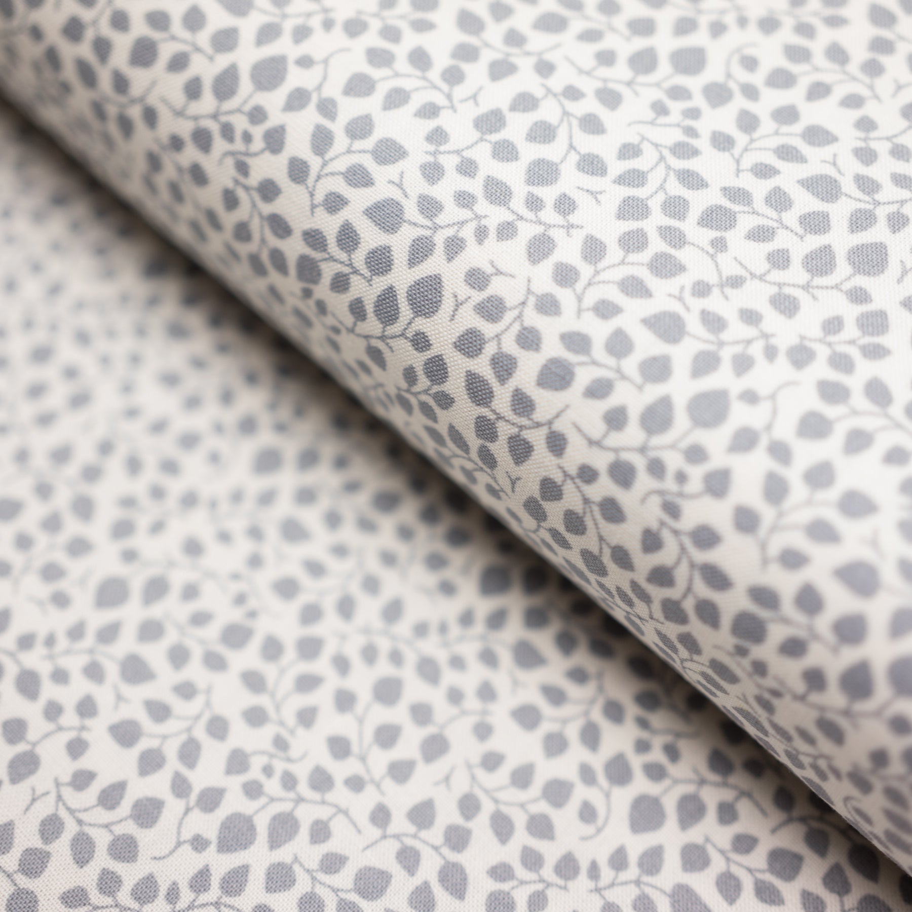 Bumbac fix ivoar cu imprimeu floral gri latime 150 cm, 100% bumbac