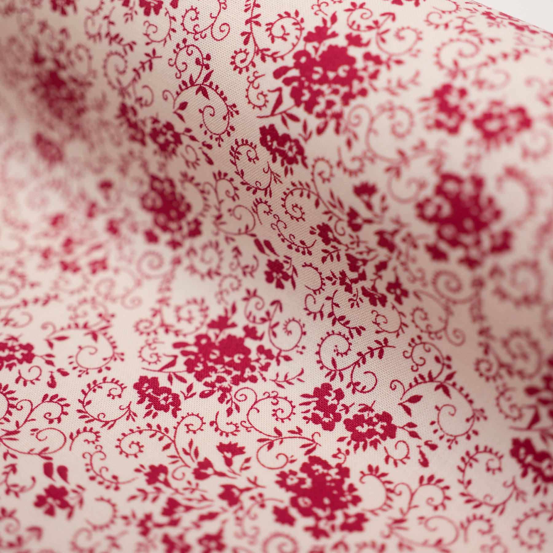 Bumbac fix ivoar cu imprimeu floral rosu latime 150 cm, 100% bumbac