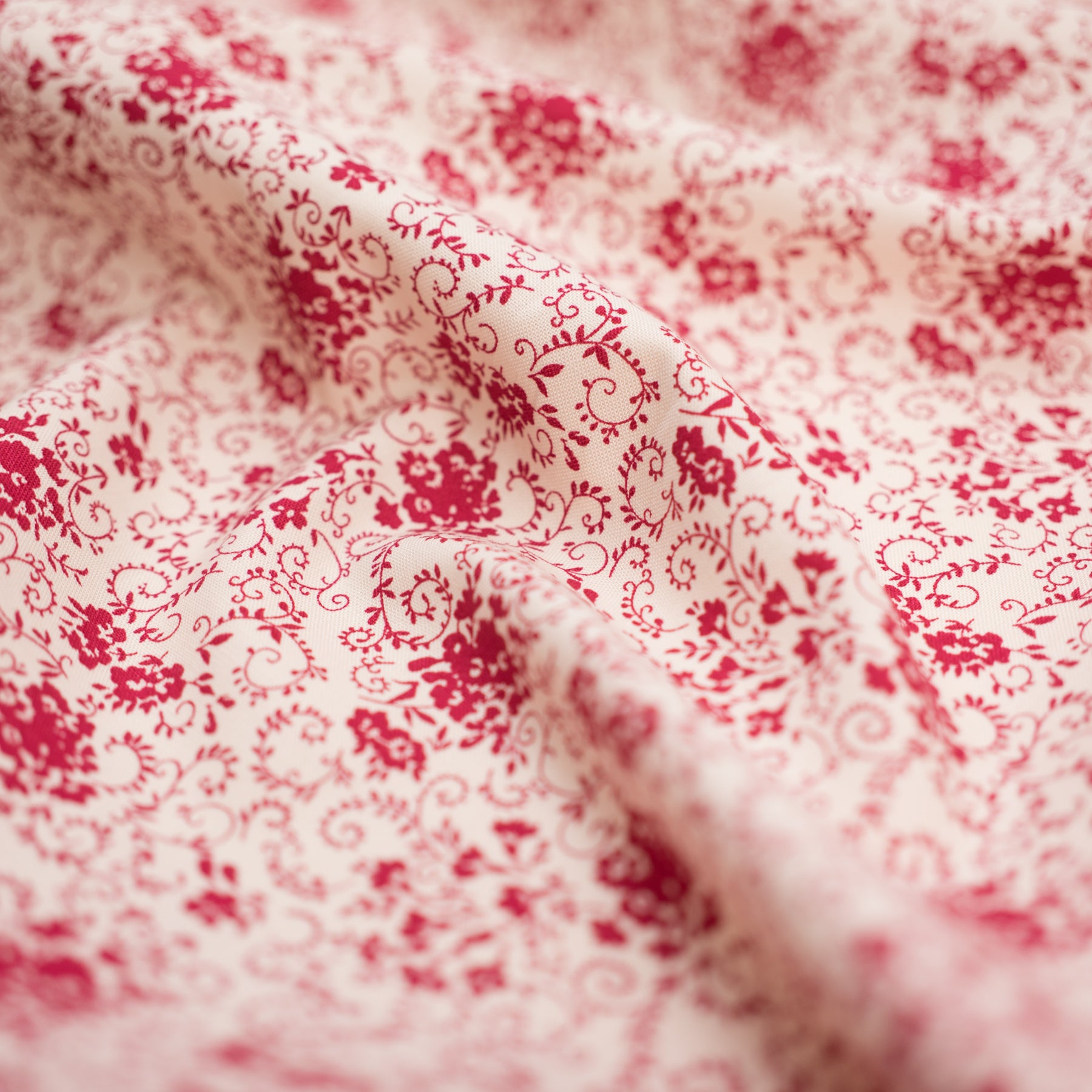 Bumbac fix ivoar cu imprimeu floral rosu latime 150 cm, 100% bumbac