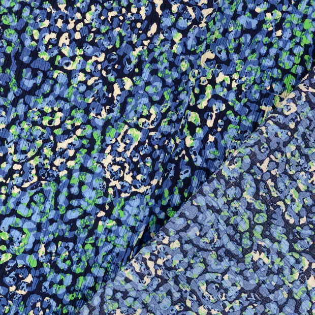 Viscoza creponata culoare bleumarin cu model floral abstract latime 136/138 cm 75%VI 25% poliamida