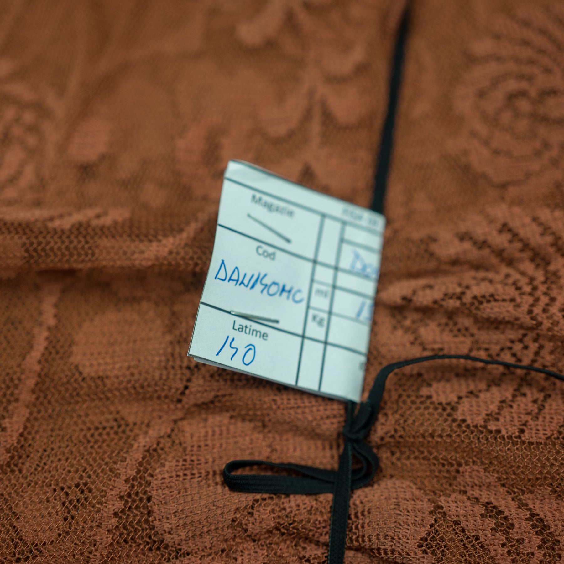 Dantela/tul maro ruginiu 140 cm latime