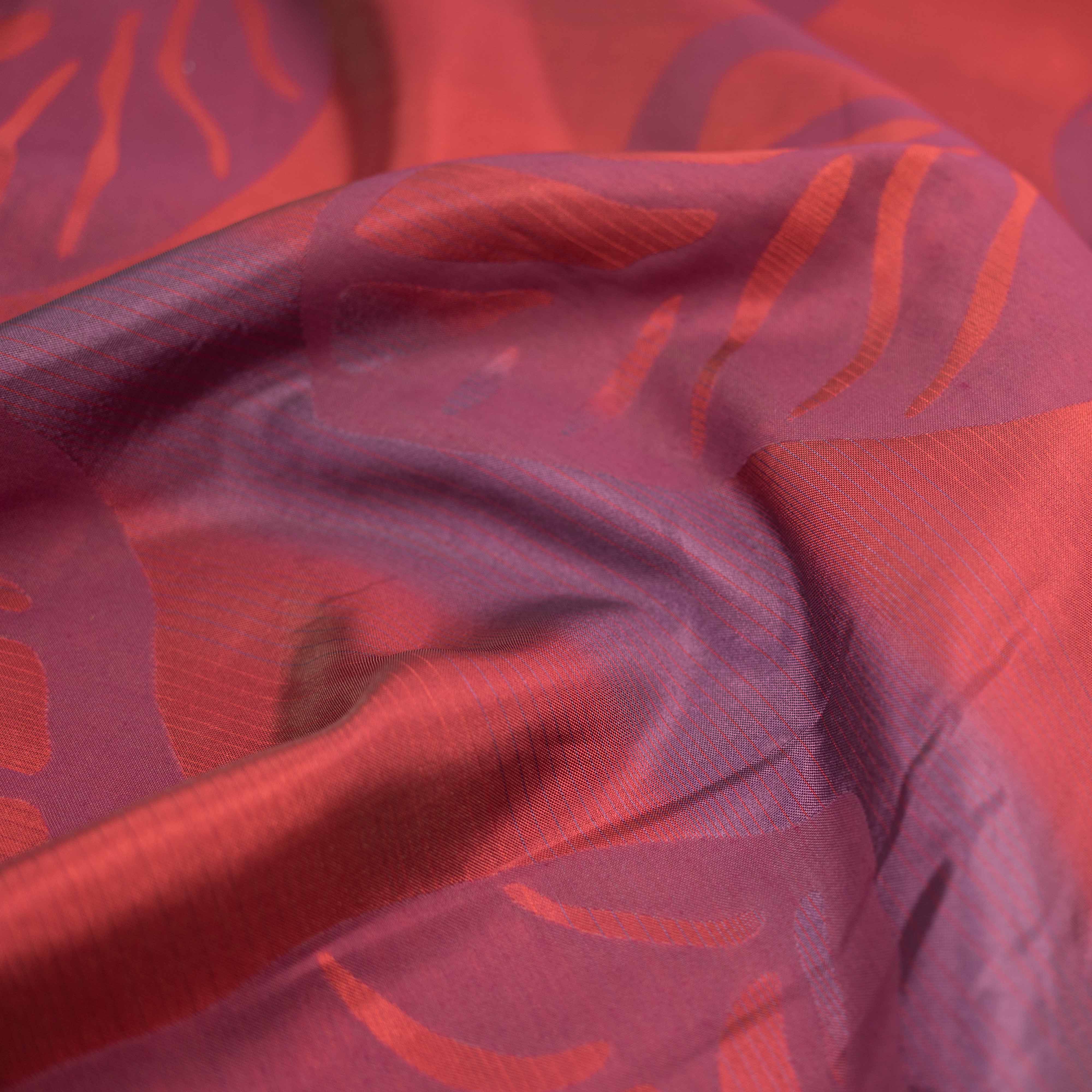 Draperie subtire satinata rosu cu model frunze mov 140 cm inaltime