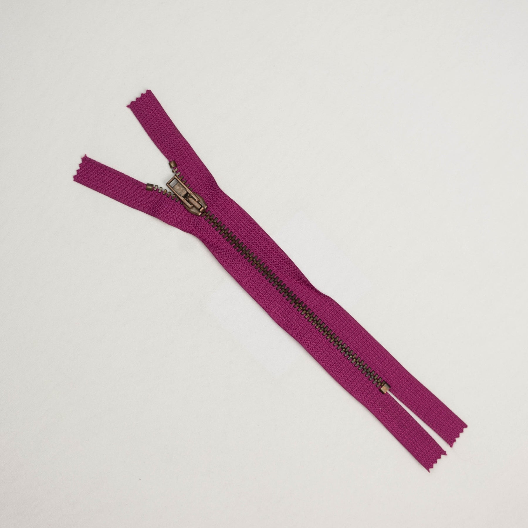 Fermoar metalic fix Culoare fucsia nedetasabil metal spira 3 mm lungime 15 cm 25 buc/pachet