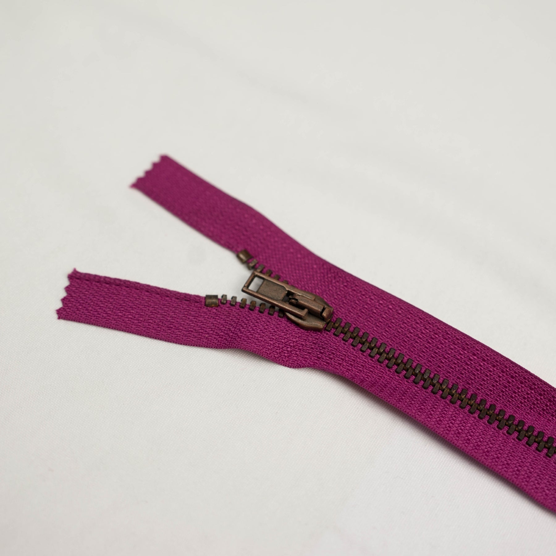 Fermoar metalic fix Culoare fucsia nedetasabil metal spira 3 mm lungime 15 cm 25 buc/pachet
