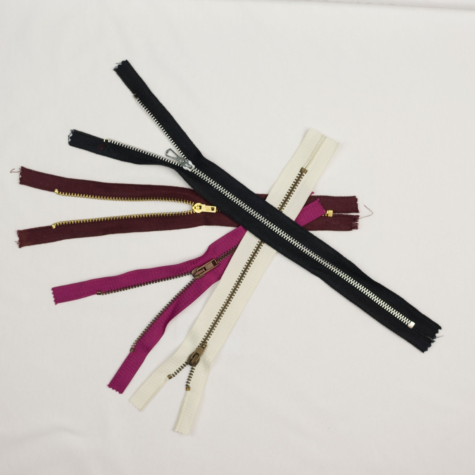 Fermoar metalic fix Culoare fucsia nedetasabil metal spira 3 mm lungime 15 cm 25 buc/pachet