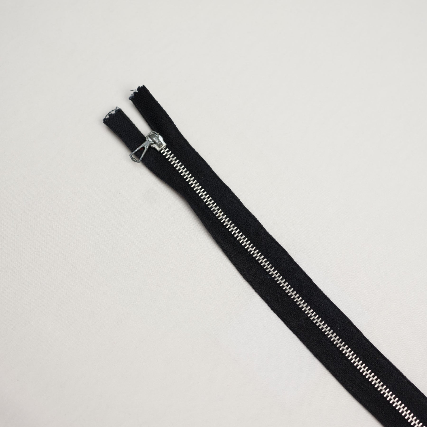 Fermoar metalic fix Culoare negru nedetasabil metal spira 3 mm lungime 29 cm 25buc/pachet