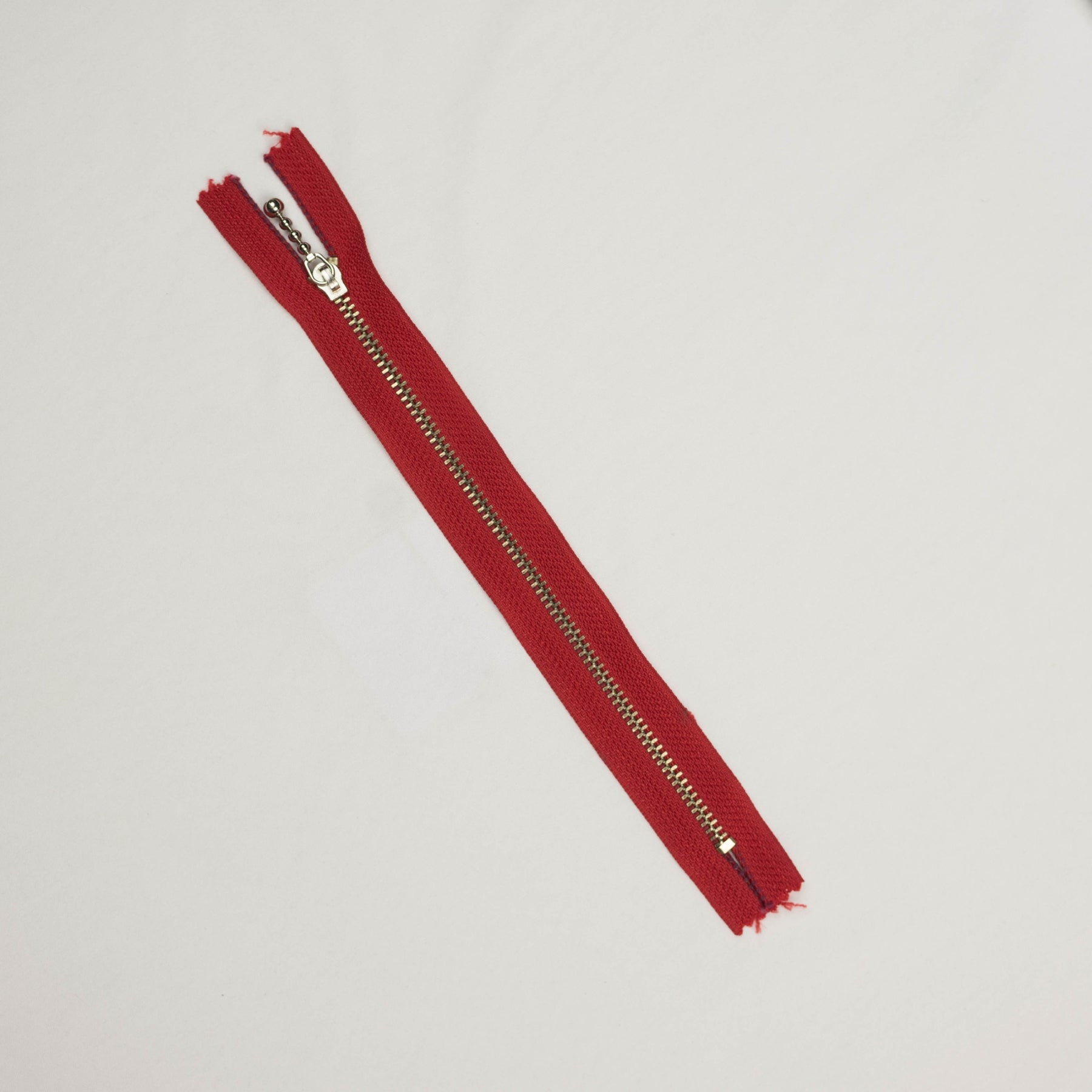 Fermoar metalic fix Culoare rosu nedetasabil metal spira 3 mm lungime 20 cm 25 buc/pachet