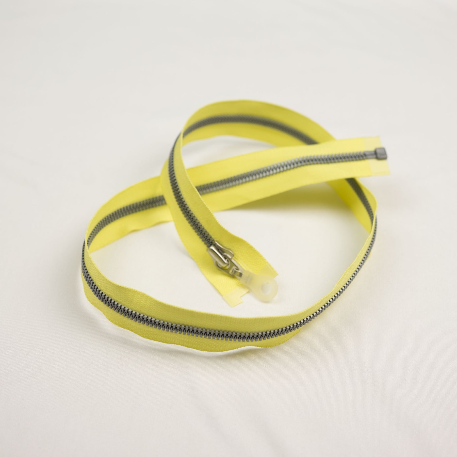 Fermoar plastic detasabil injectat spira 3 mm lungime 65 cm culoare galben deschis 25 buc/pachet