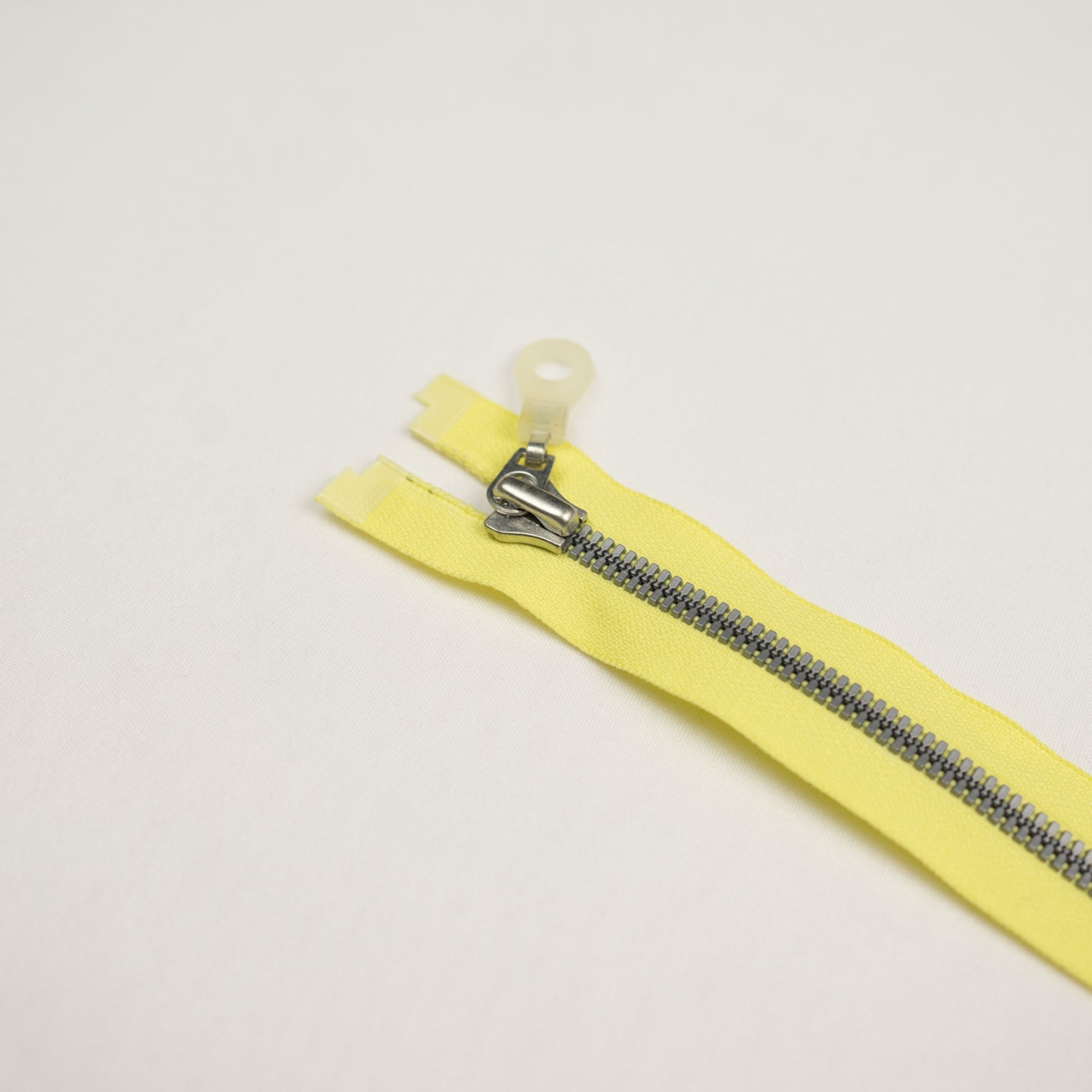 Fermoar plastic detasabil injectat spira 3 mm lungime 65 cm culoare galben deschis 25 buc/pachet