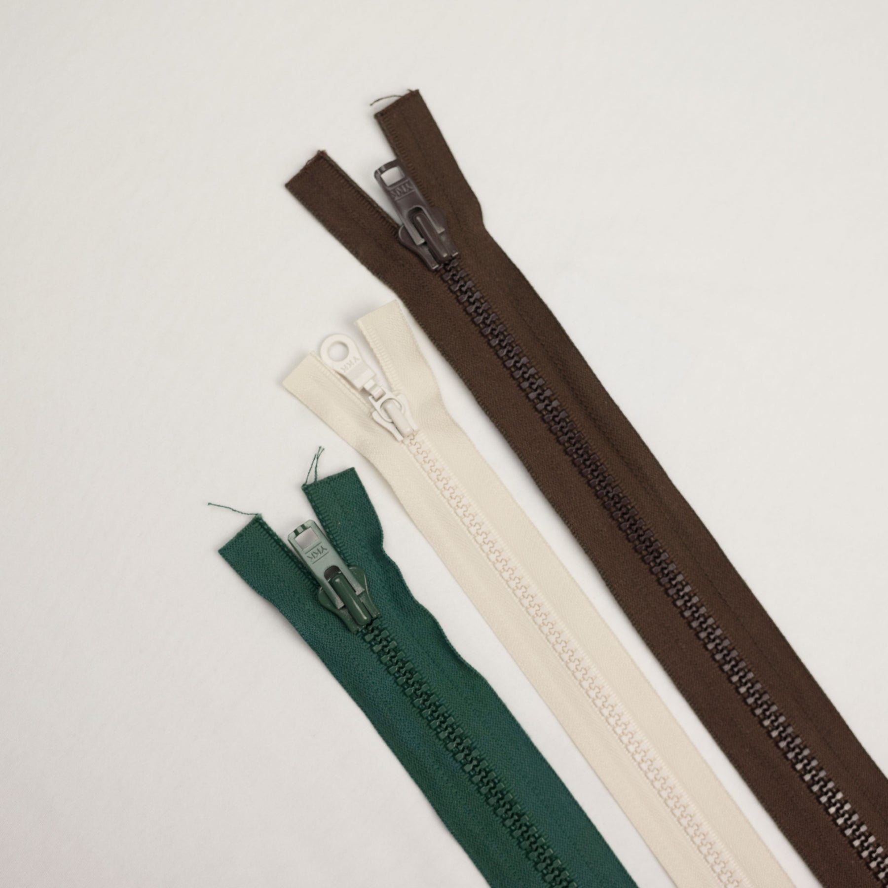 Fermoar plastic detasabil injectat spira 5mm lungime 45 cm culoare maro 25 buc/pachet