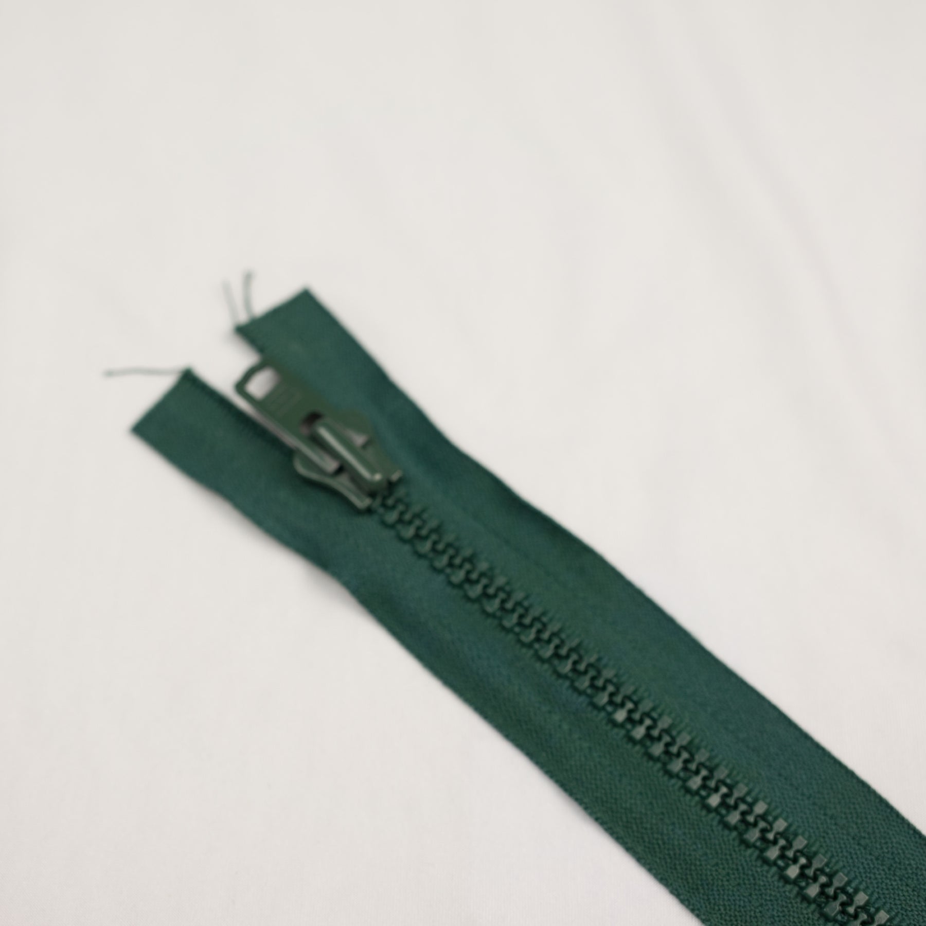 Fermoar plastic detasabil injectat spira 5mm lungime 45 cm culoare verde 25 buc/pachet