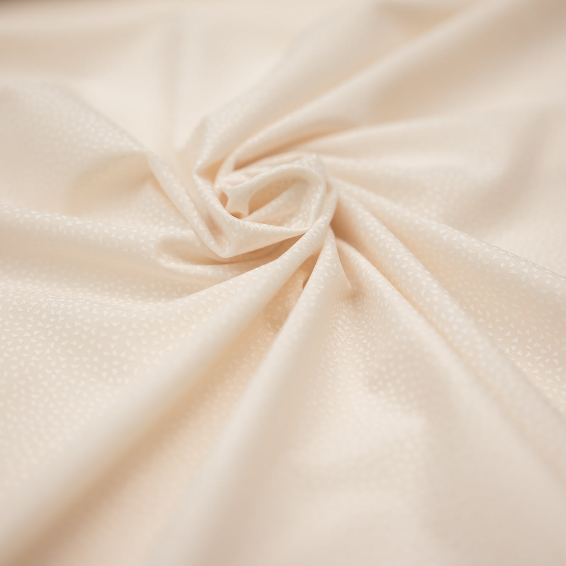 Lycra ivoar cu model picatele albe 150 cm latime