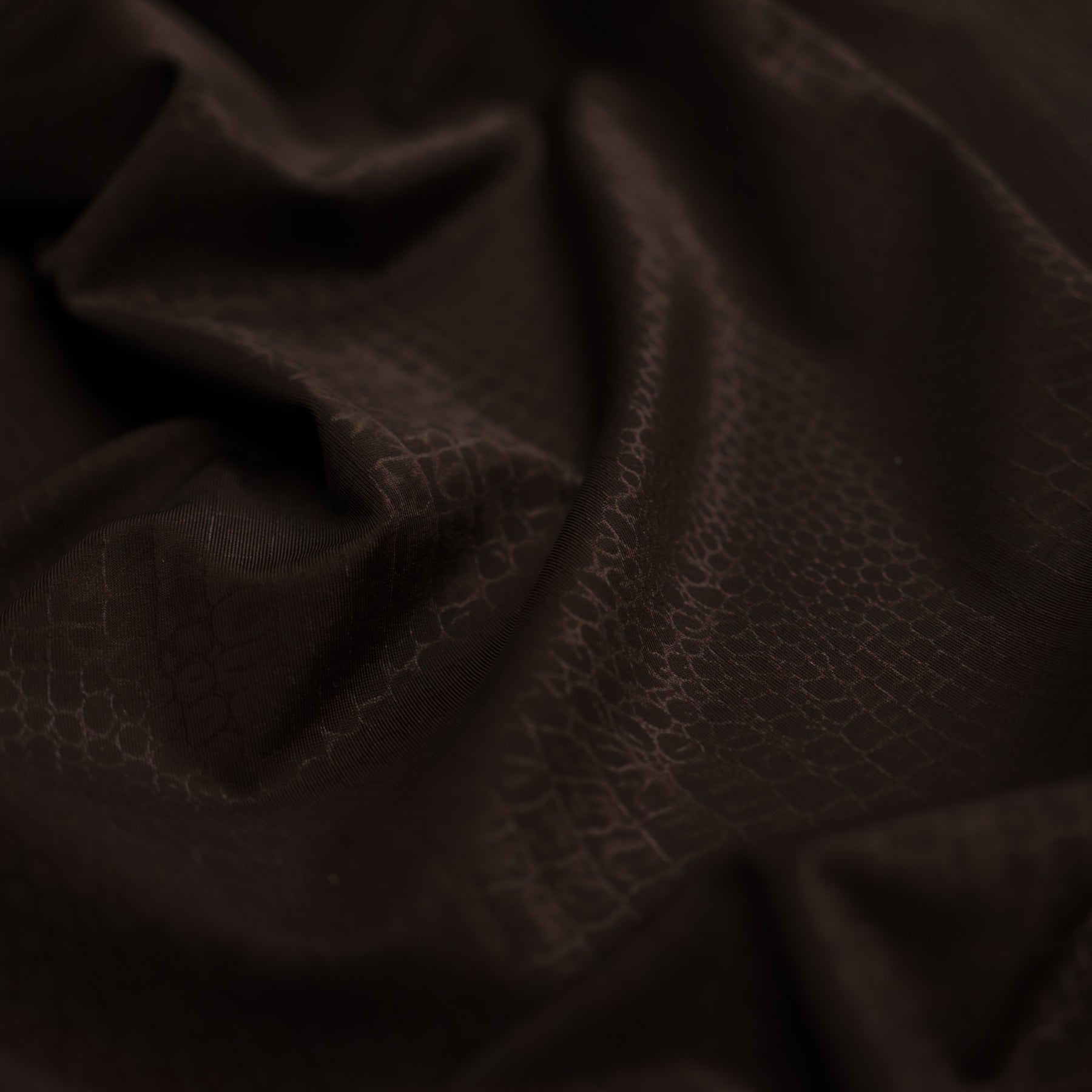 Lycra maro inchis cu model elegant 170 cm latime
