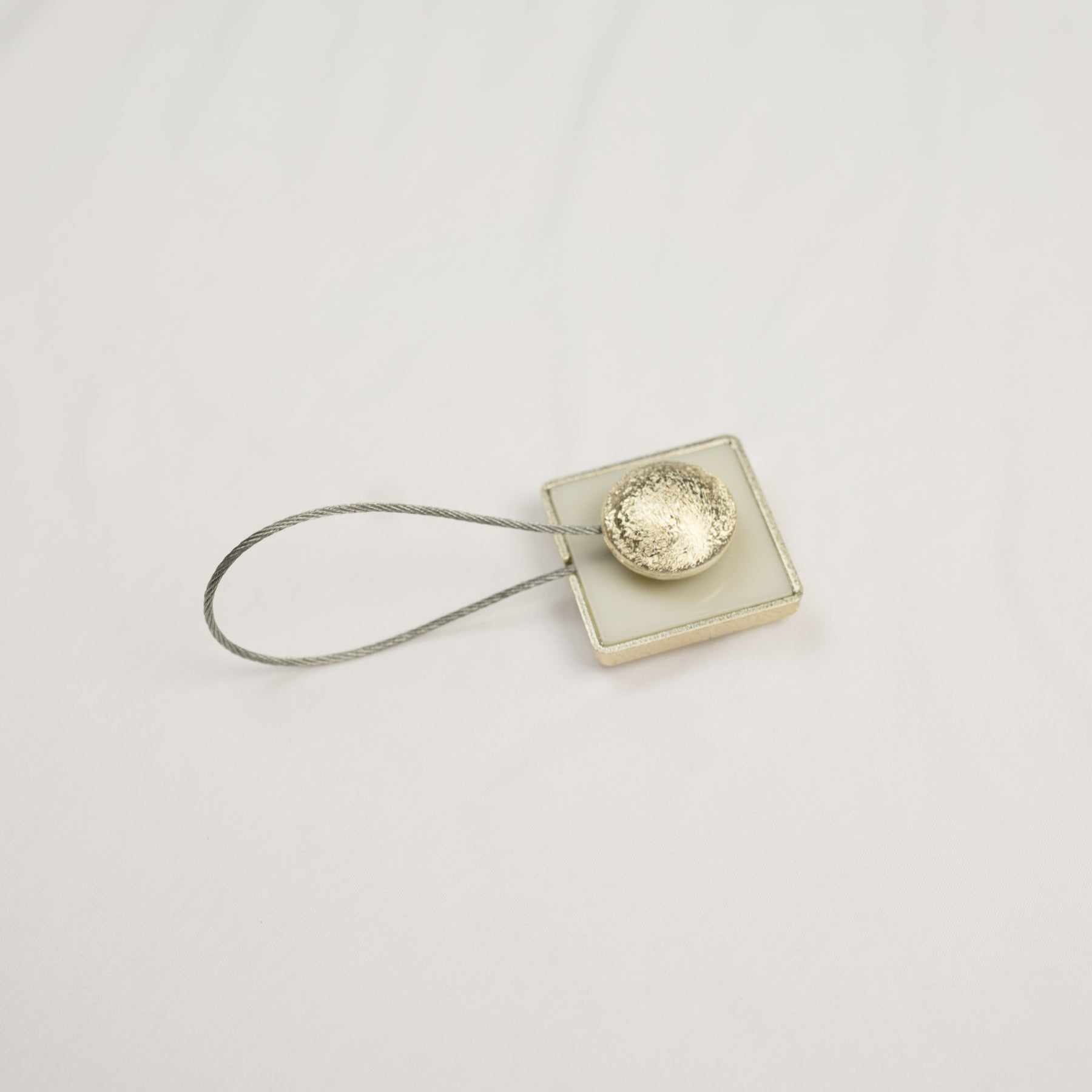 Magnet de perdea forma patrat auriu 4 cm