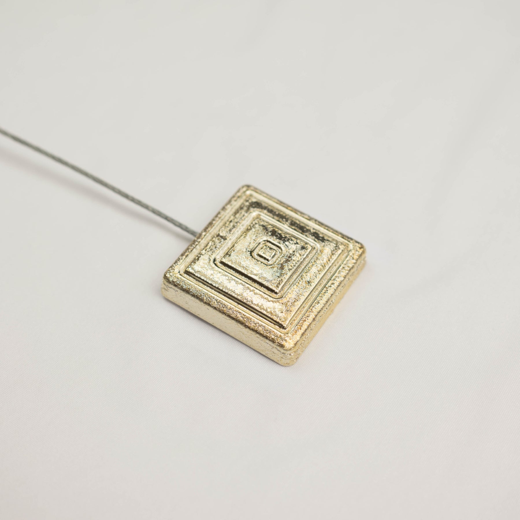 Magnet de perdea forma patrat auriu 4 cm