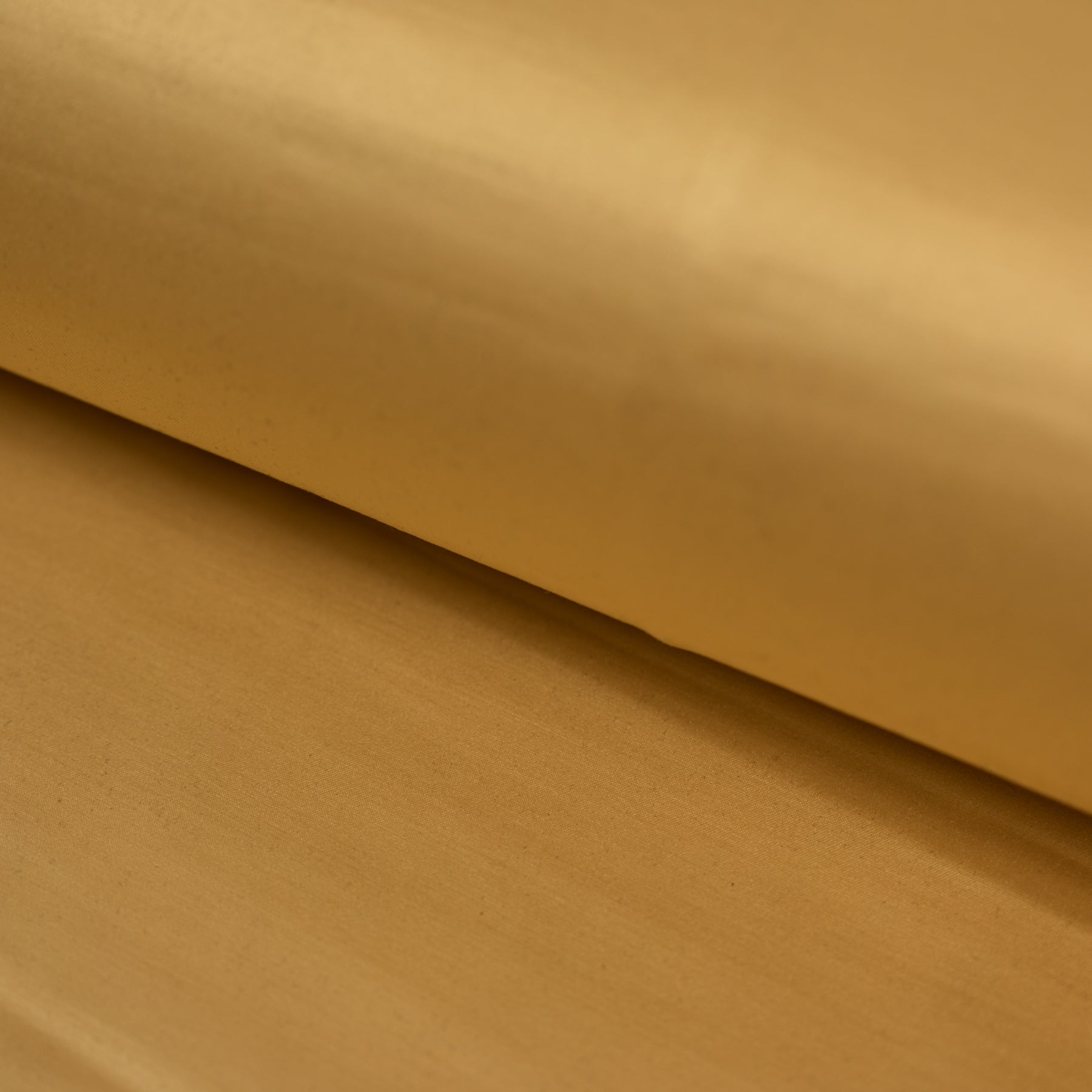 Satin usor elastic culoare caramel latime 150 cm 95% polyester 5% elastan