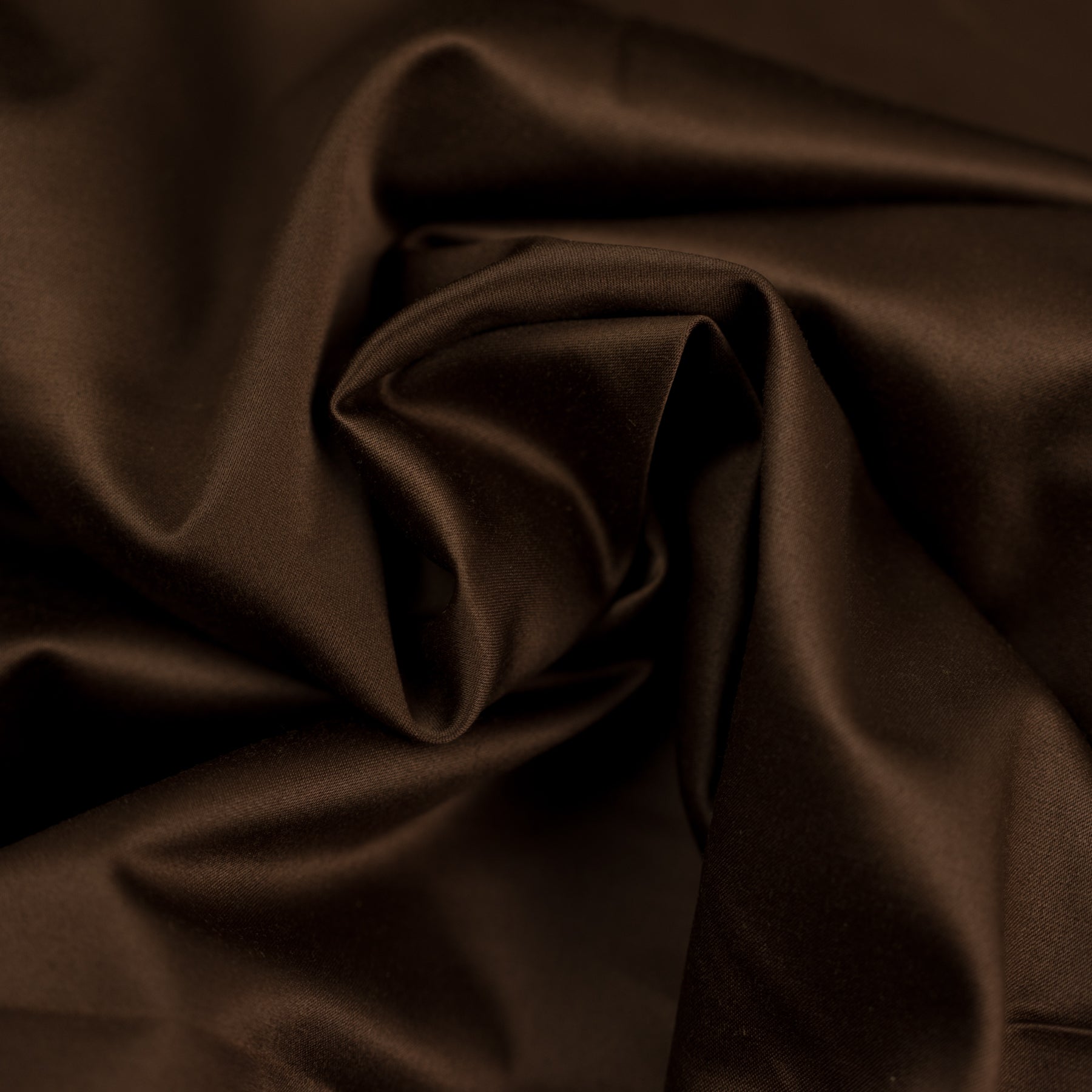 Satin usor elastic culoare maro ciocolatiu latime 150 cm 95% polyester 5% elastan