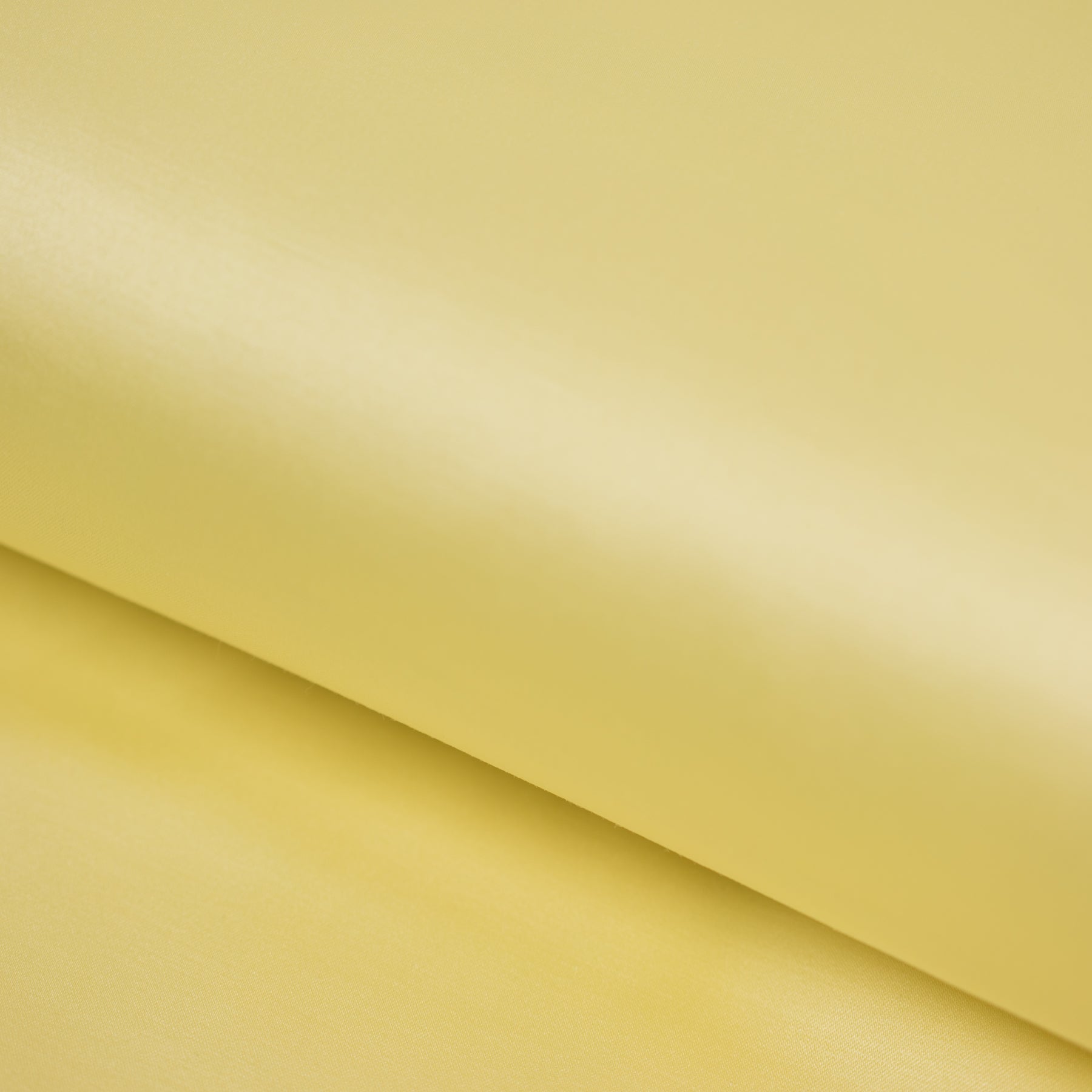 Satin usor elastic culoare vanilie latime 150 cm 95 % polyester 5% elastan