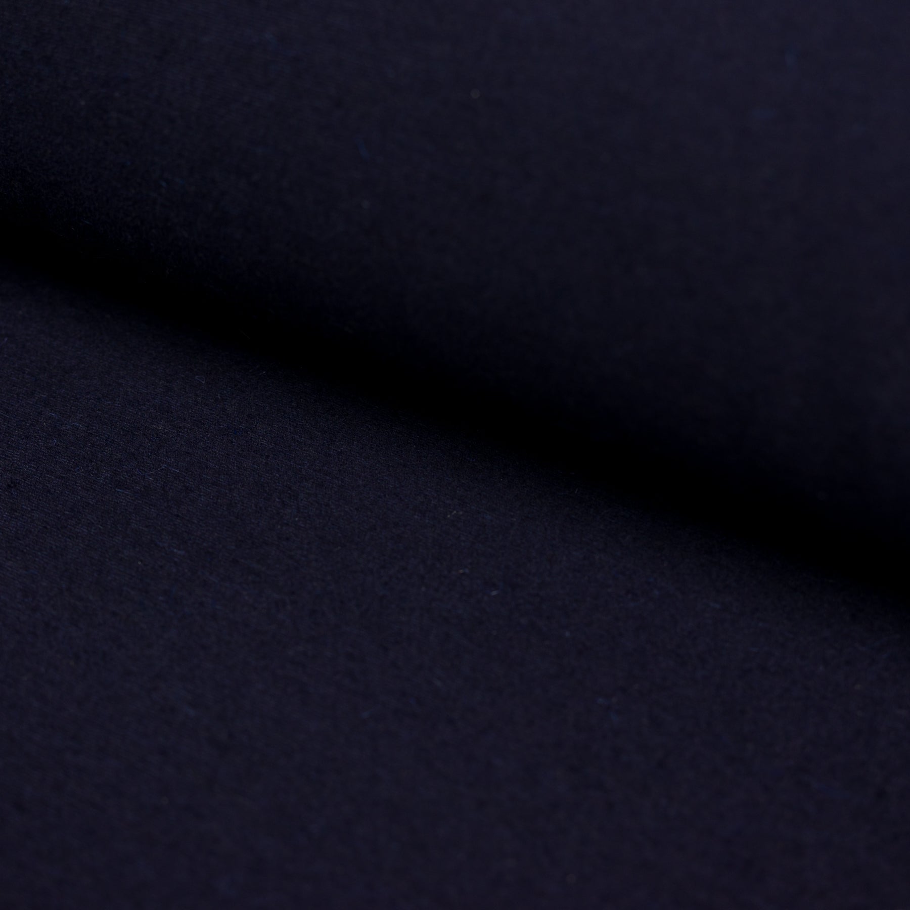 Stofa de lana sintetica culoare albastru cerneala inchis latime 160 cm 100% polyester