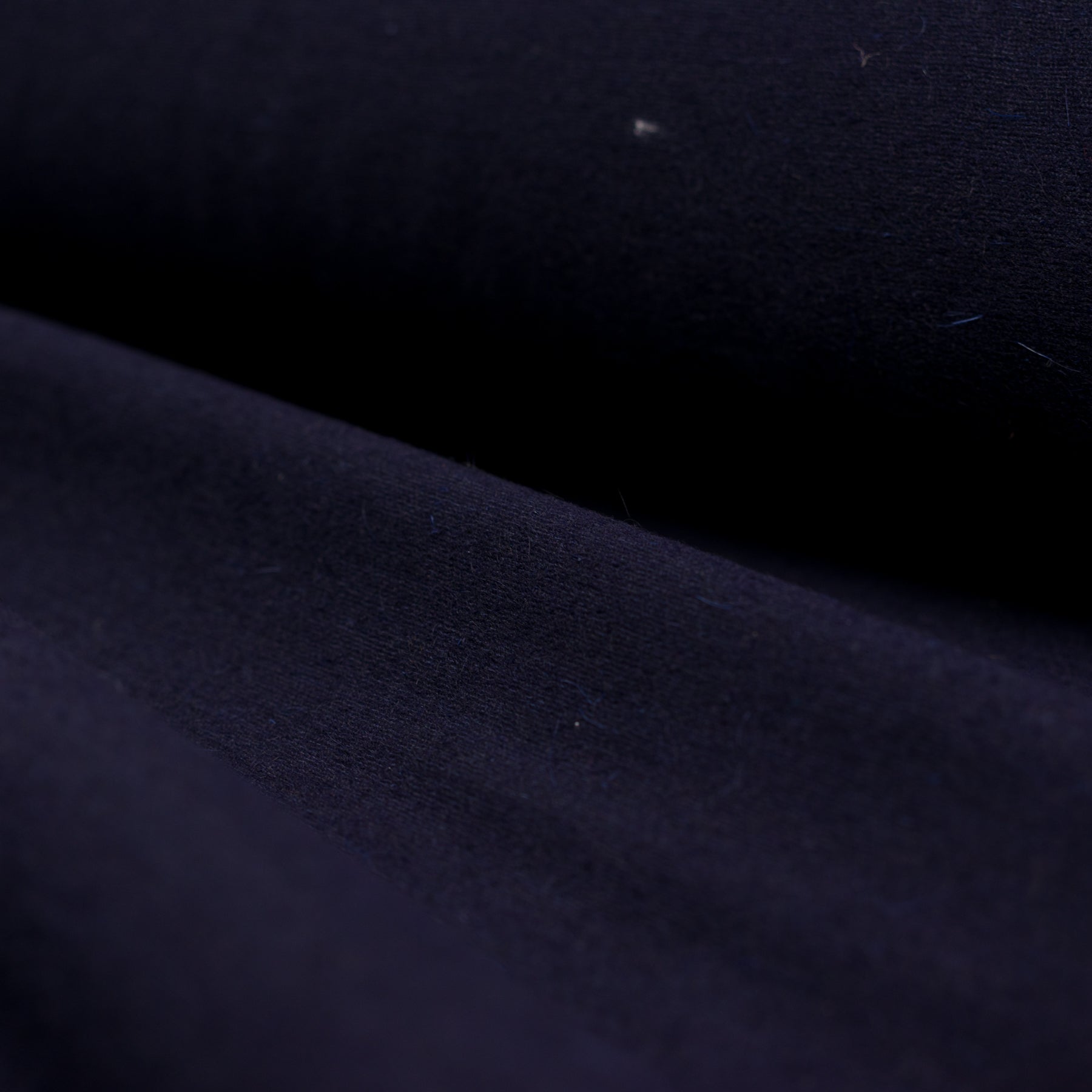 Stofa de lana sintetica culoare albastru cerneala inchis latime 160 cm 100% polyester