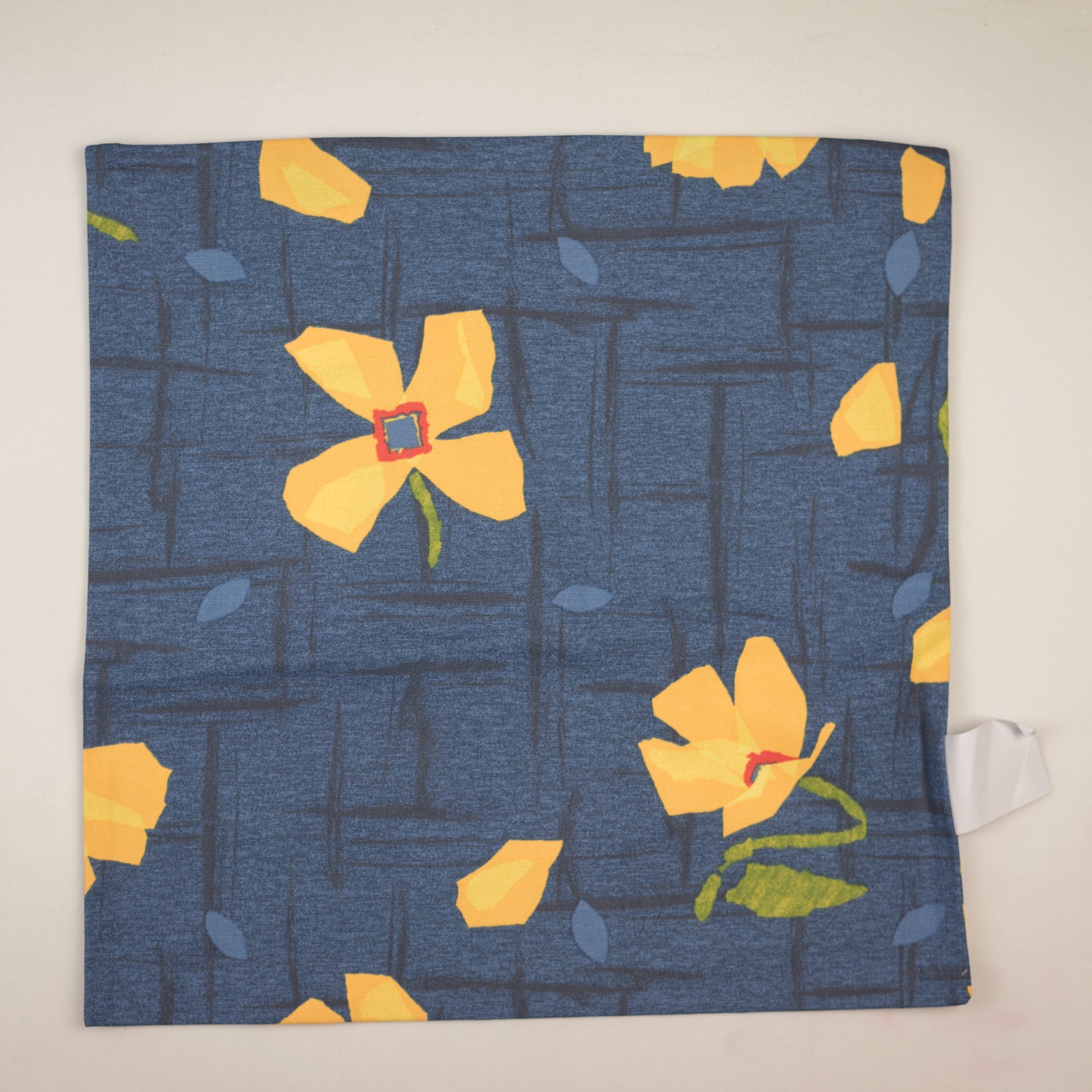 Perna decor albastru cu model floral galben